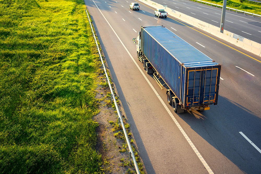 Herausforderungen und Lösungen bei internationalen Schwertransporten